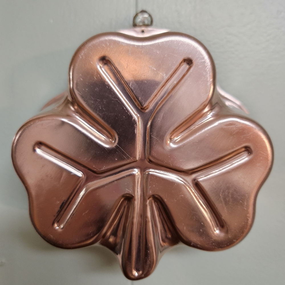 Vintage Copper Clover Mold